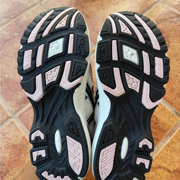 ASICS White Sneakers with Pink Accents and Black Detailing - Picture 2 of 6